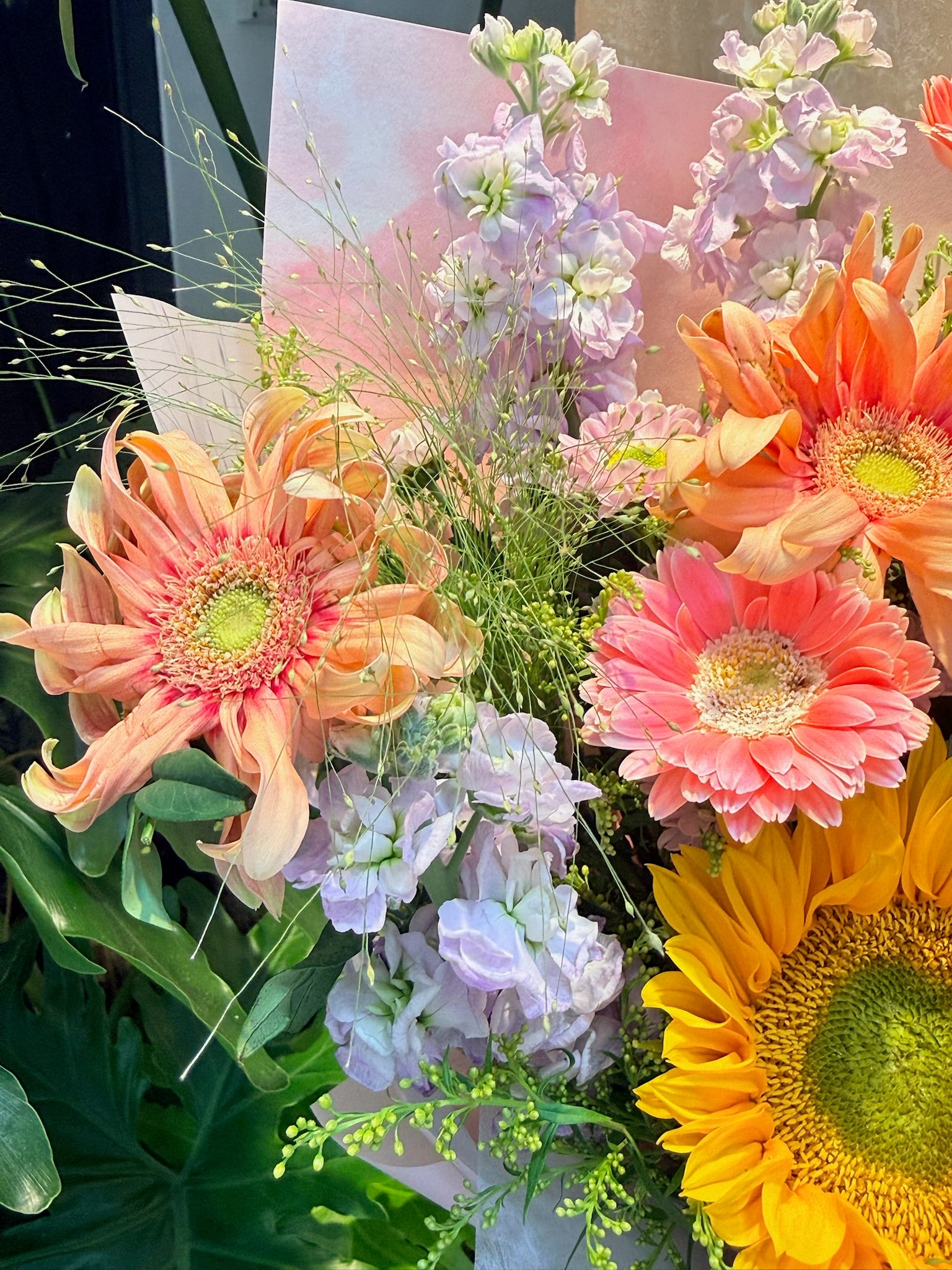 Radiant Rise bouquet close-up｜向日葵花束細節｜Pink Gerbera & Sunflowers