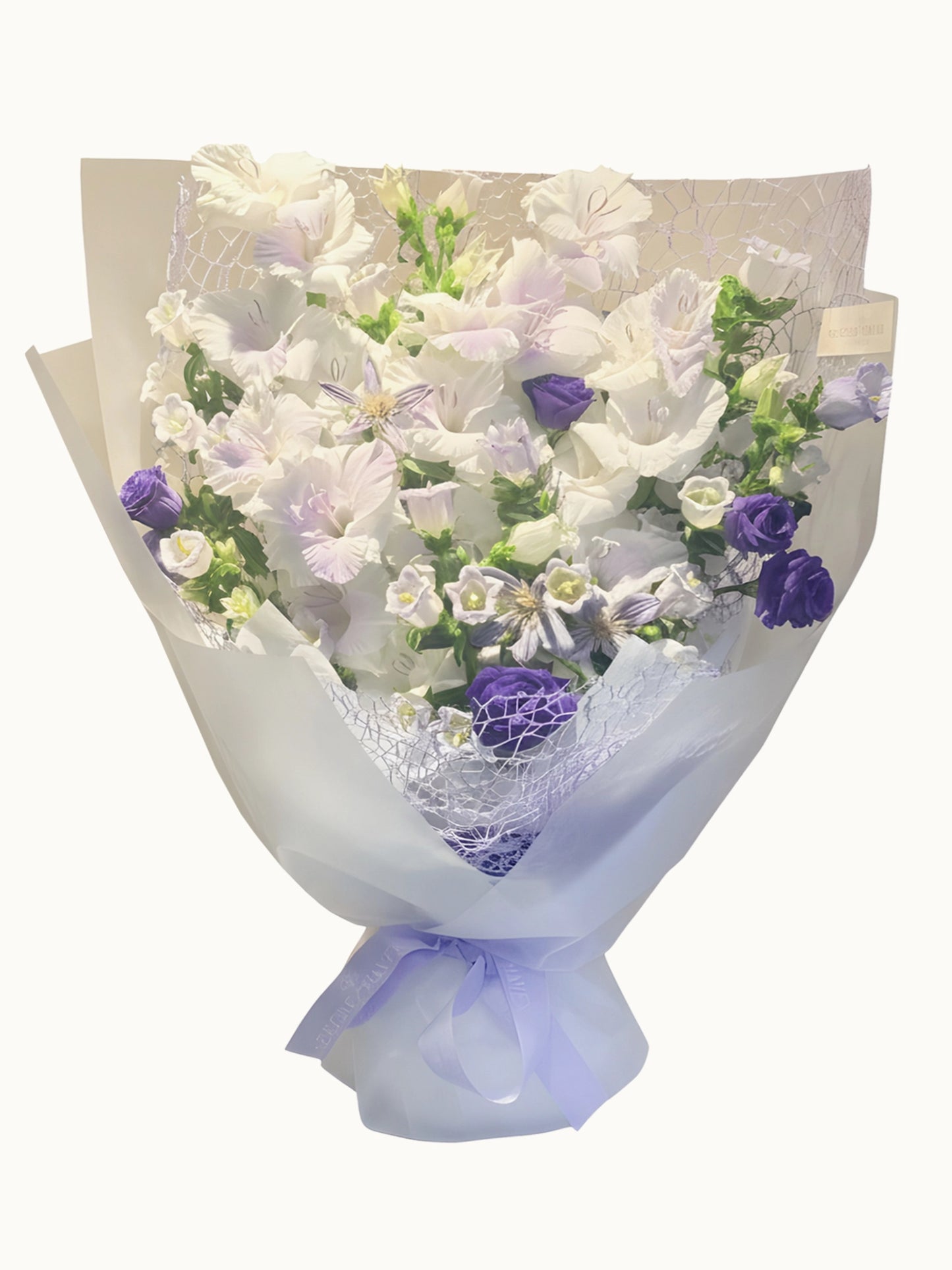 Soft Lavender Remembrance 淡紫、象牙白及白色 sympathy bouquet 正面產品照