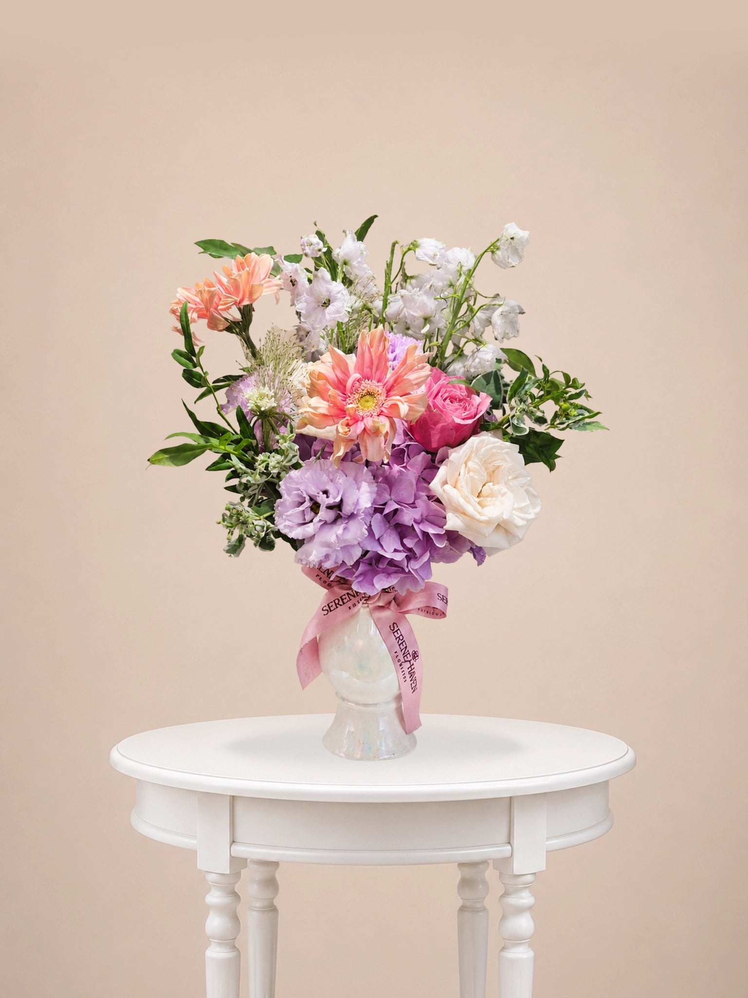 Soft Whisper Vase 粉彩花藝｜Pastel vase arrangement with seasonal flowers