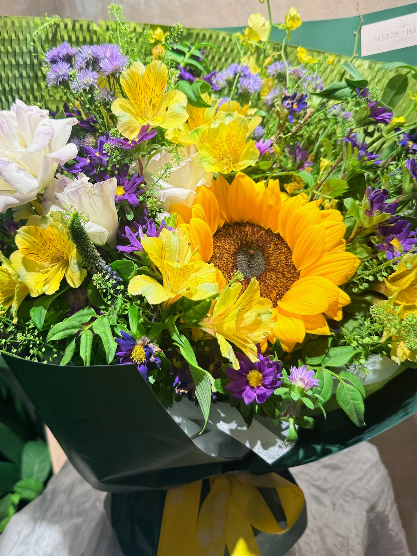 Close-up of sunflower and colourful graduation bouquet 向日葵花藝特寫