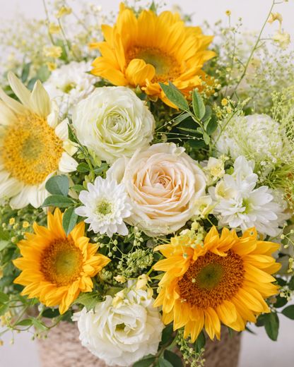 花材細節 Close-up｜Sunflowers, roses & seasonal flowers