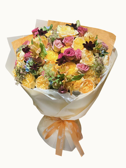 Sun-Kissed Celebration 鮮花花束｜Golden Roses、Seasonal Flowers Bouquet｜Serene Haven Floristry
