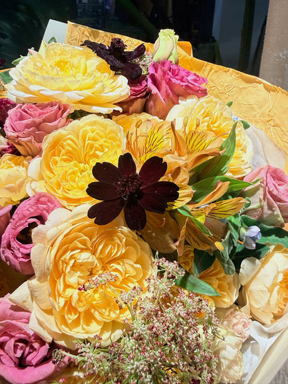 Sun-Kissed Celebration 花束近拍｜洋桔梗Lisianthus、Seasonal Blooms