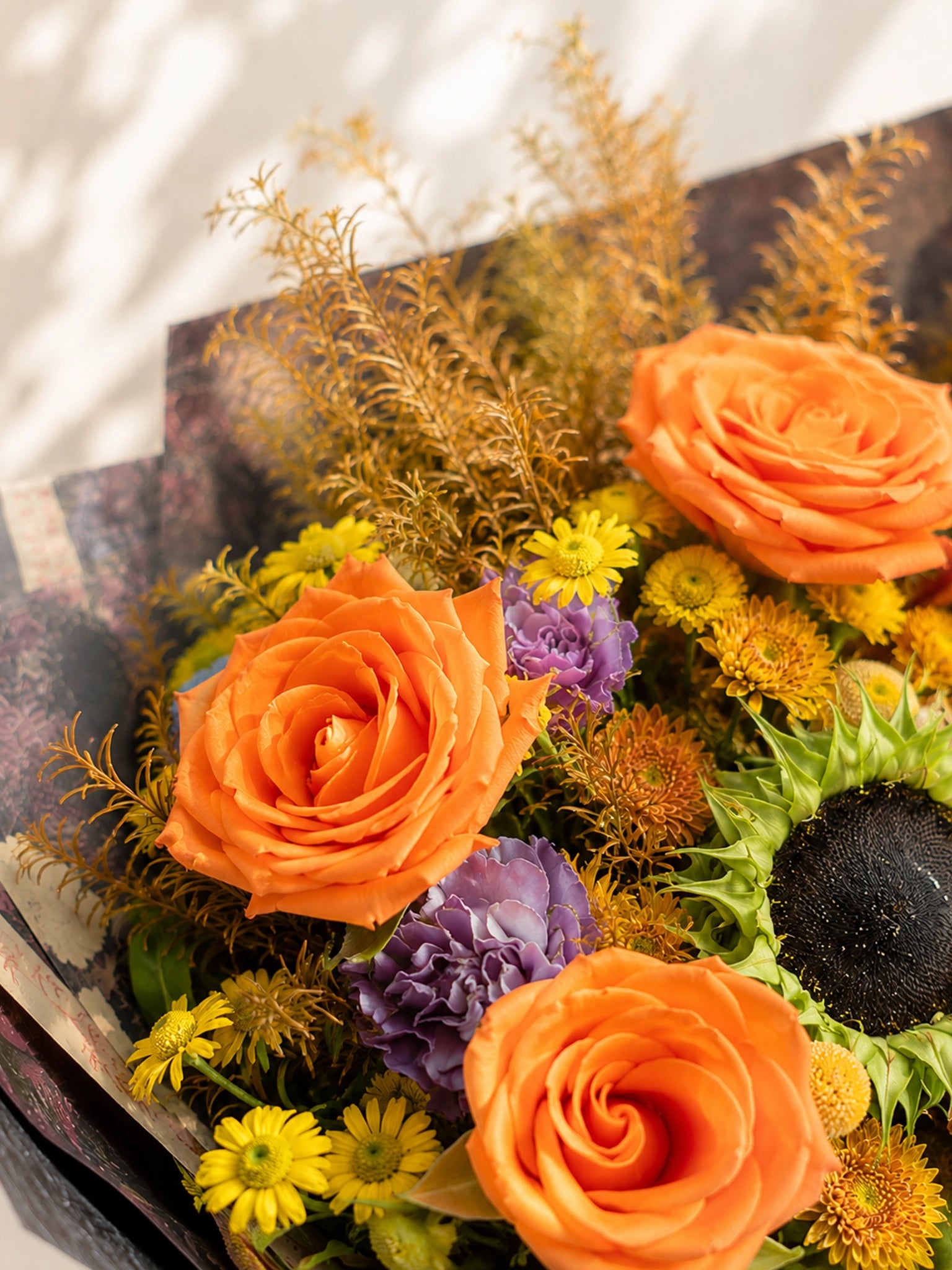 Sunlit Harvest 橙玫瑰花束特寫｜Orange roses, sunflower & seasonal blooms floral arrangement