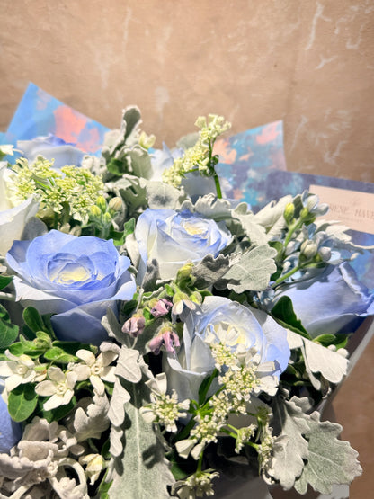 Whispering Calm bouquet floral detail｜藍白花藝近拍｜Elegant bouquet
