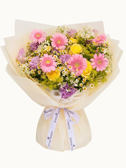 You Mean the World 花束，粉色Gerbera與季節花材 Fresh Flower Bouquet